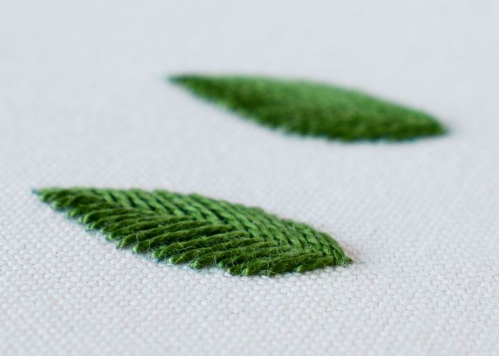 Hand embroidery Raised Fishbone Stitch guide: leaves padded